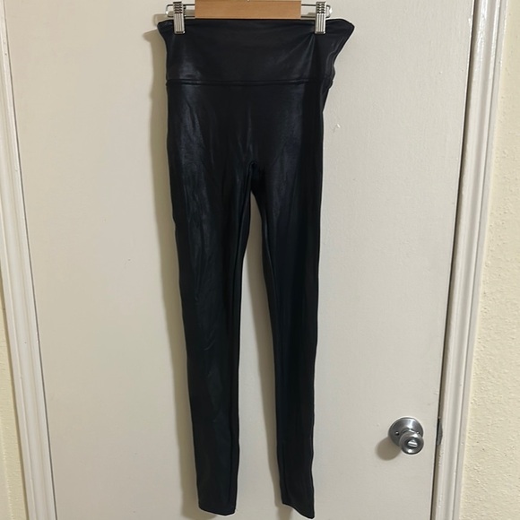 EUC Spanx Black Faux Leather Leggings Medium - Picture 1 of 3